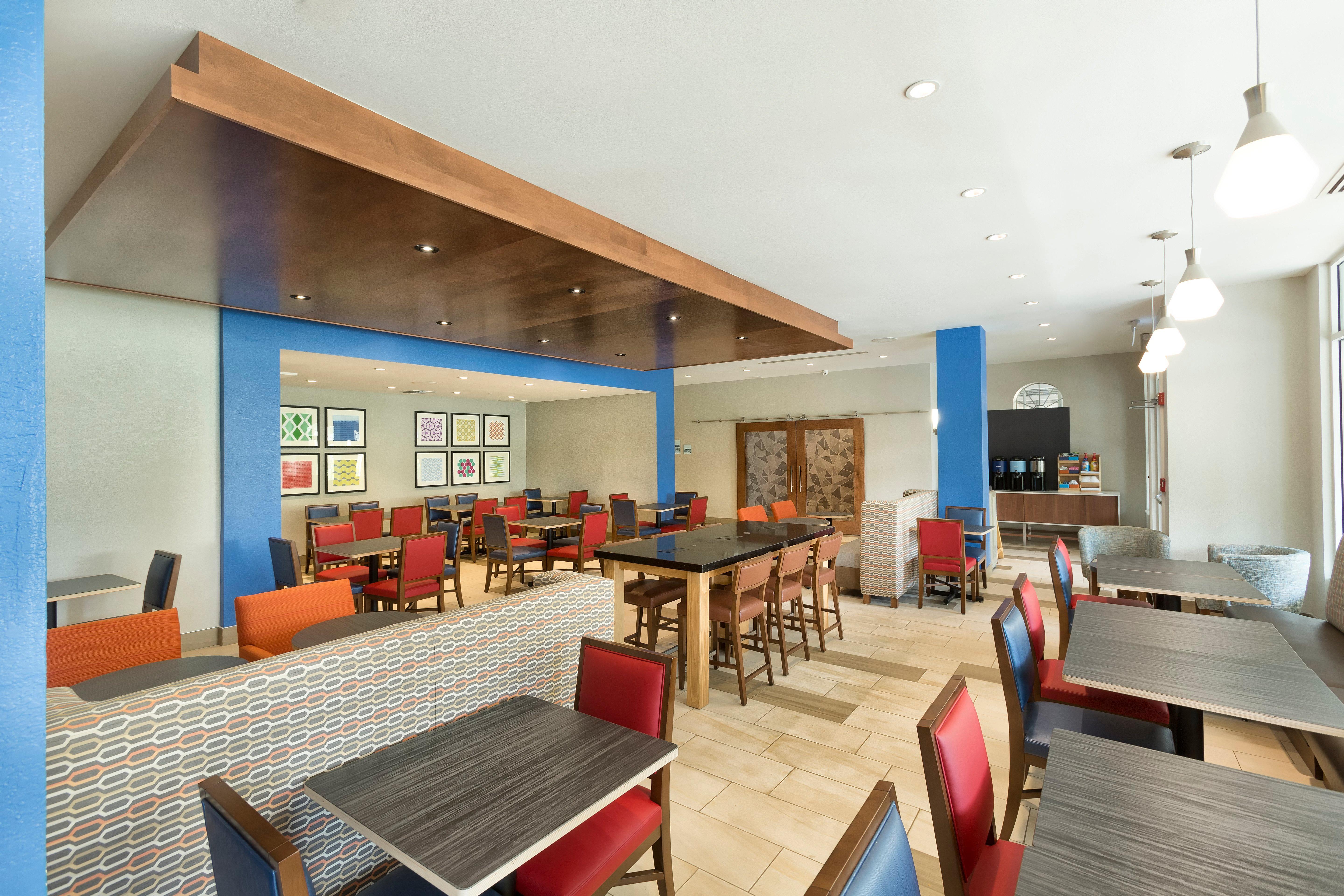 Holiday Inn Express & Suites S Lake Buena Vista By Ihg Kissimmee Exterior photo